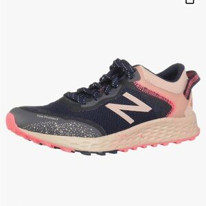 New Balance Women's Size 9 Fresh Foam Arishi Trail V1 Trail Running Shoe.